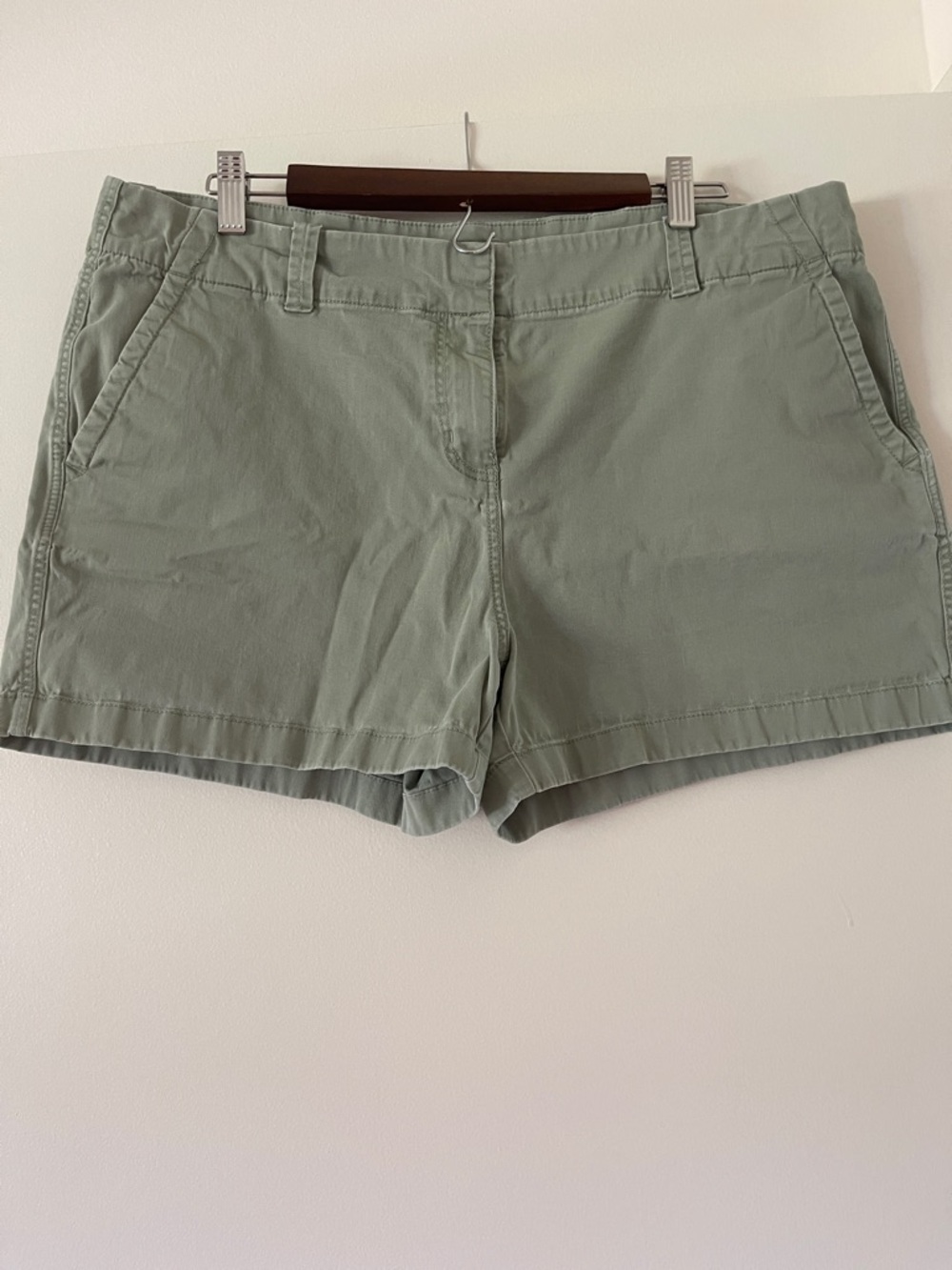Vineyard Vines Women's Light Sage Green Cotton Shorts